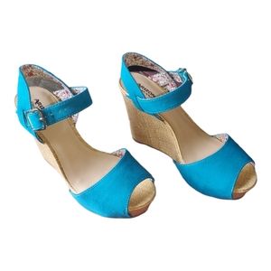ARIZONA SUMMER WEDGES, NEVER WORN, BLUE AND ADORABLE. 9.5